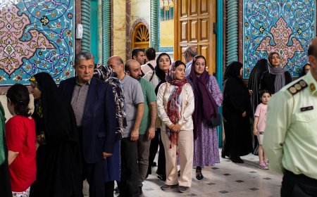 Iran Voters Face Stark Choice in Competitive Presidential Runoff
