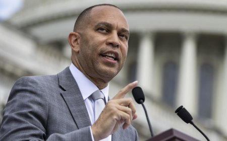 Jeffries to bring Democrats' concerns to Biden about his campaign