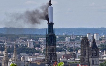 French firefighters rush to put out blaze at Rouen cathedral