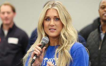 Riley Gaines swims to shore from Alcatraz with 'most impressive Navy Seals'