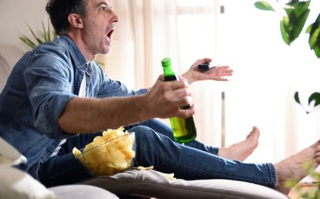 Man refuses to give up meat or alcohol for temporary houseguest at his home: 'Say what now?'