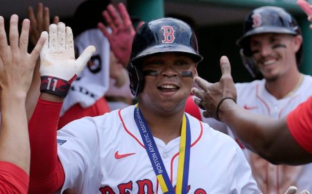 Red Sox's Rafael Devers breaks Fenway Park seat with home run