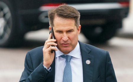 Moulton says Vance ‘doesn’t exactly uphold Marine values’