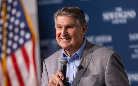 Manchin considers re-registering as Democrat to run for president