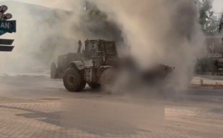 Israeli bulldozer carries bodies through Tulkarem after raid