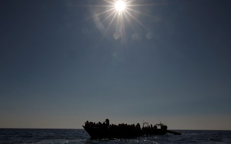Boat carrying 45 refugees capsizes off Yemen