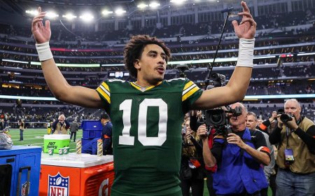 Packers, Jordan Love agree to record-breaking $220M extension after first full season: reports