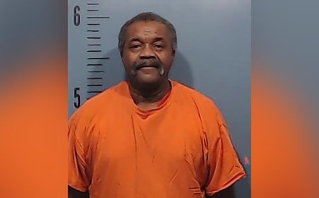 Texas man arrested in 1982 cold case murders of mother, young daughter dies before trial