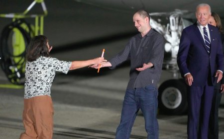 How did Russia and the West agree to a prisoner exchange?