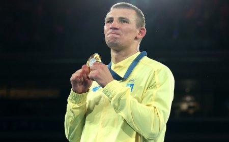 Ukraine's Volodymyr Zelenskyy thanks boxer Oleksandr Khyzhniak for Olympic gold amid Russian war