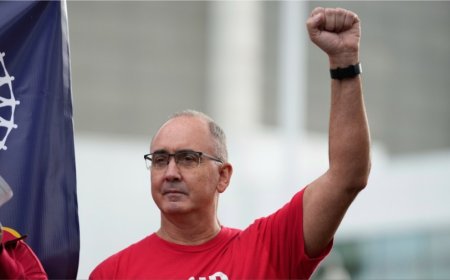 UAW’s Fain hails ‘bada‑‑ woman’ Harris, blasts Trump at Detroit rally