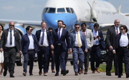 Vance trolls Harris at Air Force Two 