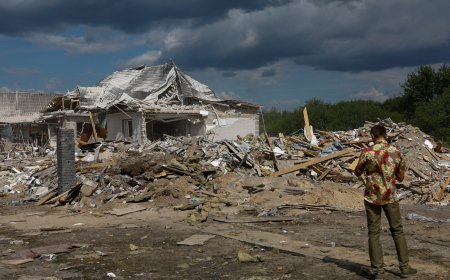 Two killed in Russian strike on Kyiv as Ukraine confirms Kursk incursion