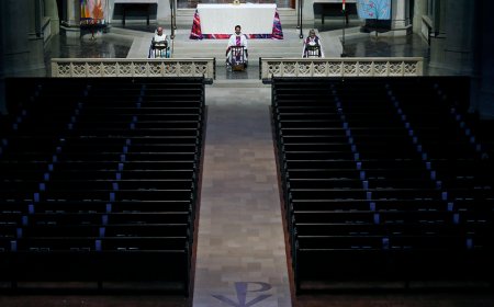 NY Times hypes old San Fran cathedral converted into yoga studio, drag show parlor as ‘place to be’