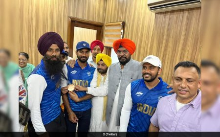 Family And Fans Accord Warm Welcome To Indian Hockey Players At Amritsar