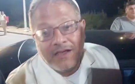 Itamar Ben-Gvir confronted by crowd of angry Israelis