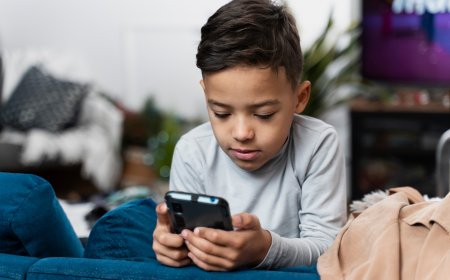 Don't Give Smartphones To Kids Under 11, UK Network Operator Warns Parents