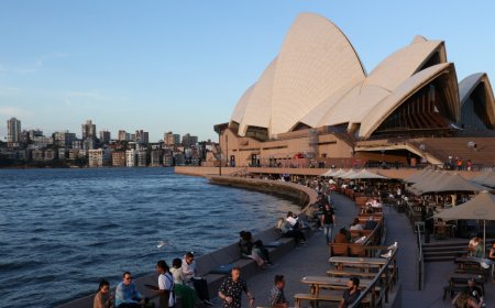 Australia gives workers right to ignore bosses’ after-hours calls, emails