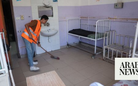 Hospital in central Gaza empties out as Israeli forces draw near