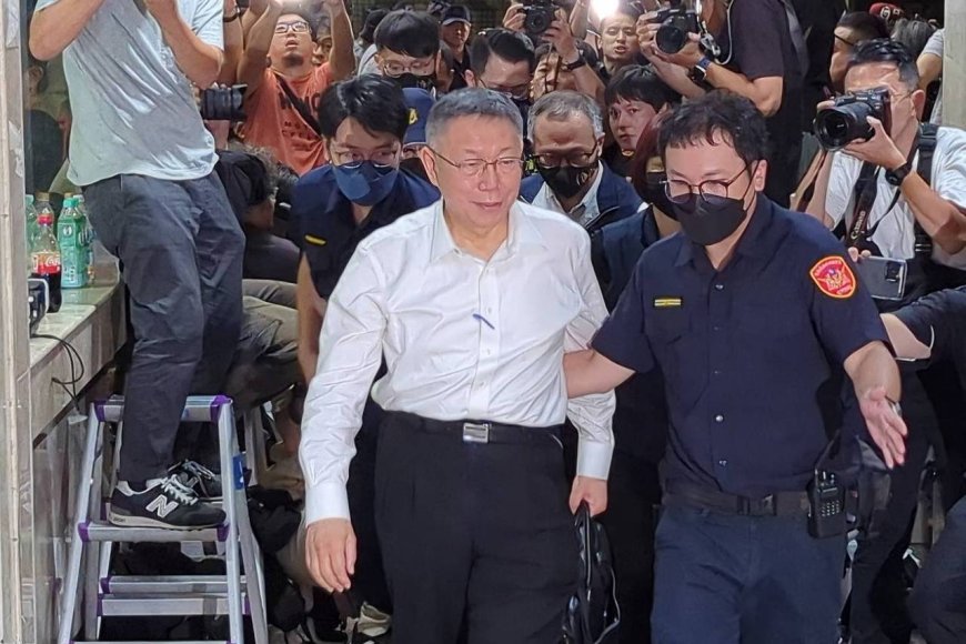 柯文哲遭聲押禁見!北檢外小草「不減反增」 情緒高漲頻喊口號