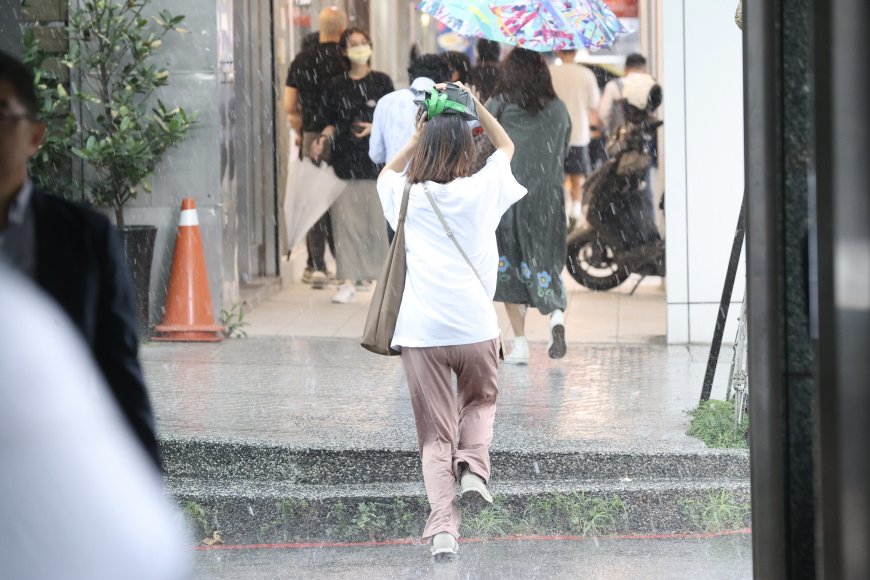雨彈來襲!對流雲系發展旺盛 8縣市大雨持續至晚間