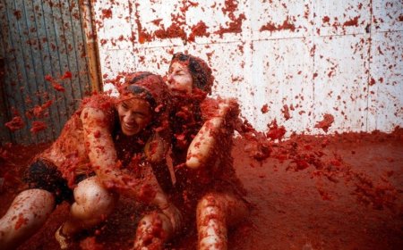 大型玩食物現場：反叛與狂歡的西班牙「番茄大戰」