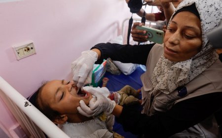 First children in Gaza given polio vaccines a day before planned UN rollout
