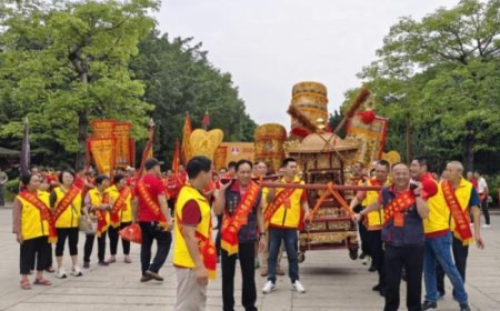 The "Procession and Patrolling of Baosheng Dadi" reappeared at the Ciji Palace in Quanzhou, Fujian.