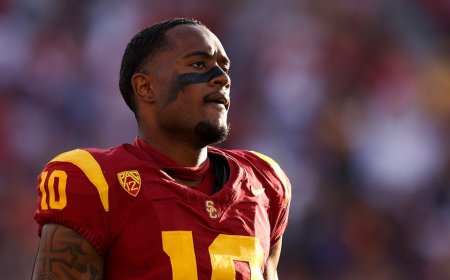 USC receiver's leaping 1-handed grab is early leader for catch of the year