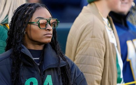 Simone Biles gets Bears gear after facing backlash from Chicago fans for Packers jacket