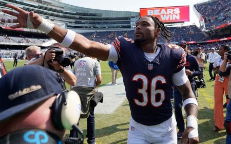 Simone Biles reacts as her NFL husband, Jonathan Owens, scores for Bears in pivotal moment