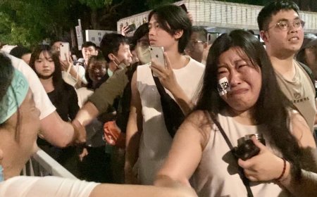 小草哭了！首場開講近3小時落幕 支持者與黃國昌相擁喊「加油」