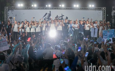 圖輯／人數擠滿濟南路立院前 小草集結控綠色恐怖