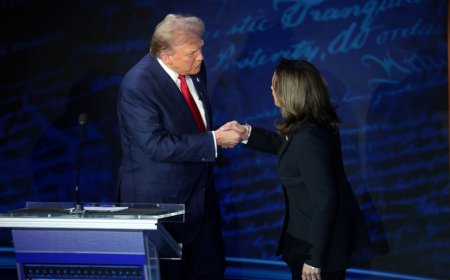握手开辩！哈里斯特朗普开启关键对决