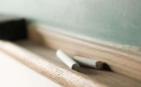 人民时评：涵养尊师文化，提振师道尊严