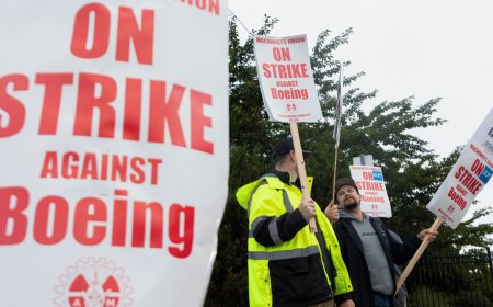 Ratings agencies warn of downgrade if Boeing strike prolonged