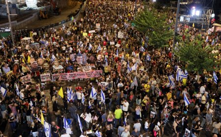 Thousands of Israelis rally in Tel Aviv, urging Gaza captives deal