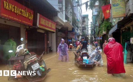 Thousands flee Vietnam floods after typhoon hits
