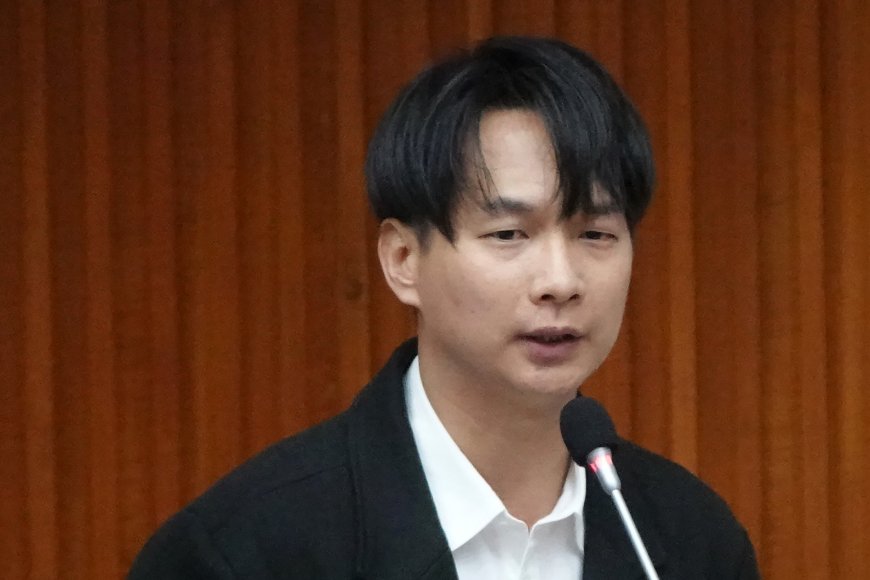 鍾小平爆料京華城公關費內幕 白怒「請拿證據」:吞曲棍球奉陪