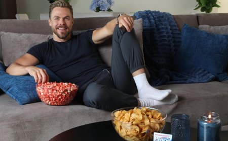 Derek Hough Masters The Art Of Turning 'Busyness' Off After A Hectic Day
