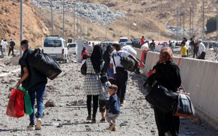 Israel cuts off main Lebanon-Syria road