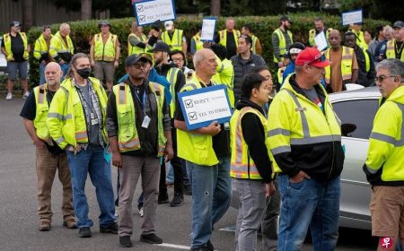 波音工会成员投票否决劳资协议 支持罢工